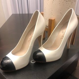 CHANEL patent leather spectator white/black